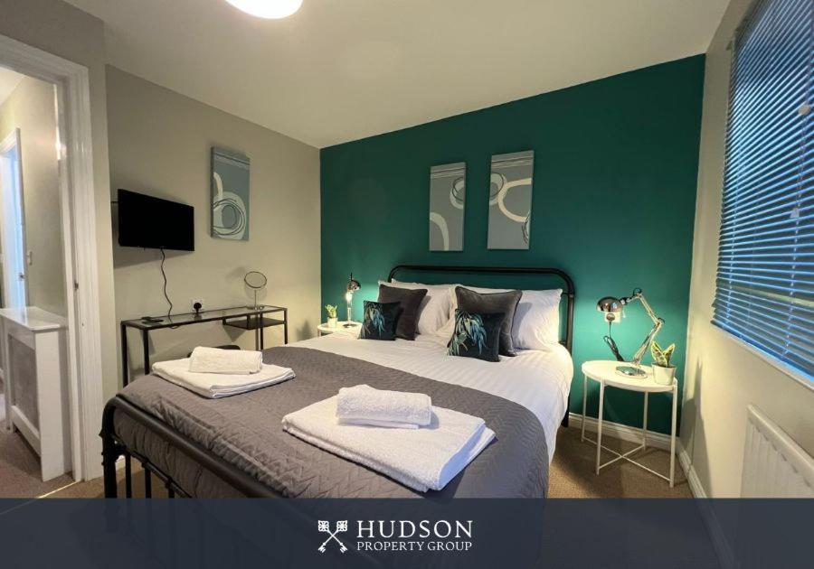 Villa Telford Townhouse With Parking And Garden Exterior foto
