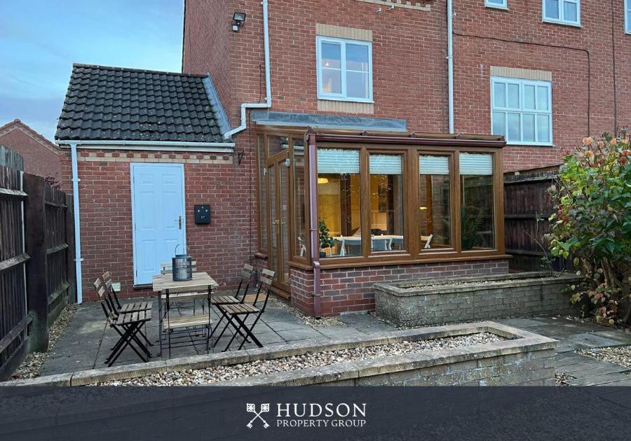 Villa Telford Townhouse With Parking And Garden Exterior foto