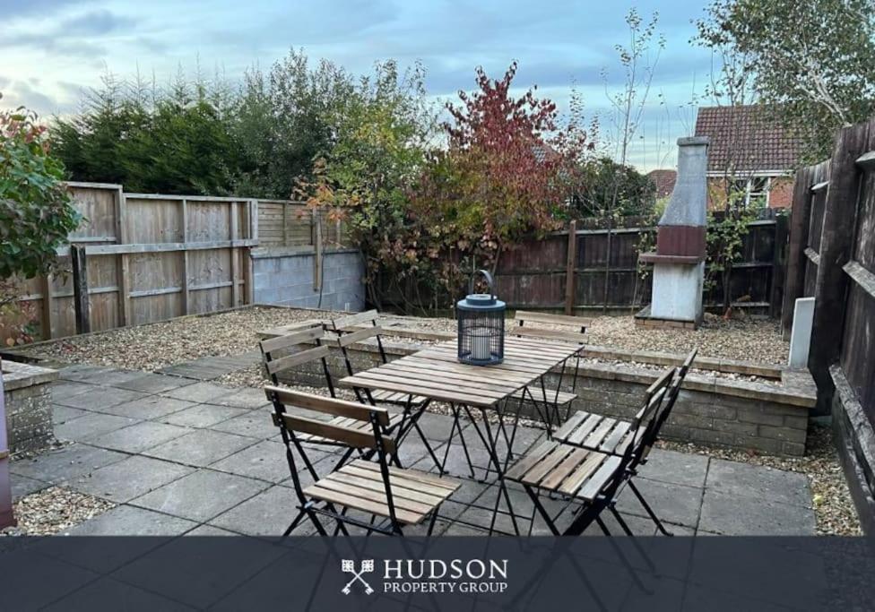 Villa Telford Townhouse With Parking And Garden Exterior foto