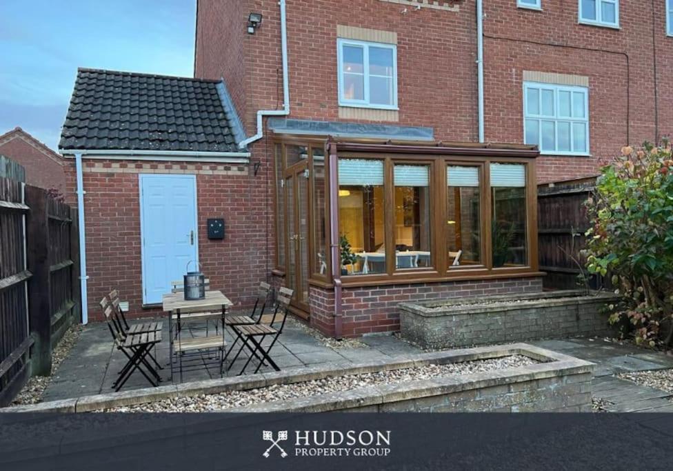 Villa Telford Townhouse With Parking And Garden Exterior foto